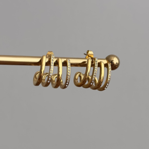 çelik gold dört sıra halka taşlı küpe