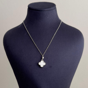 çelik silver tek yonca çift taraflı beyaz 45cm kolye