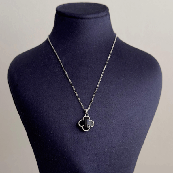 çelik silver tek yonca parlak siyah taş 45cm kolye