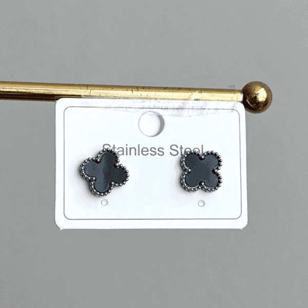 çelik silver siyah tek yonca küpe