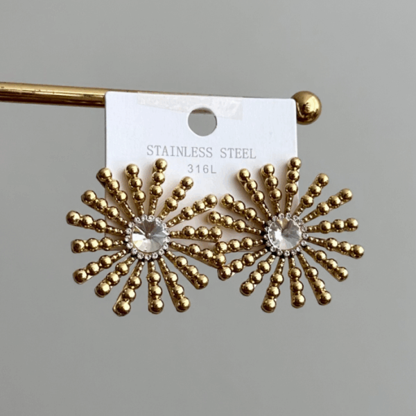 çelik gold çiçek taşlı küpe