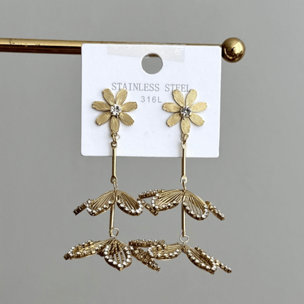 çelik gold büyük çiçek taşlı küpe