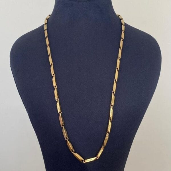 Çelik Üçgenli Zincir Kolye