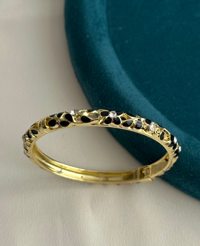 21-1-2.png çelik gold mineli çiçek taşlı siyah kelepçe - Görsel 1