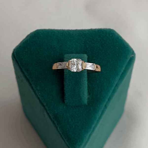 xuping rose numaralı dikdörtgen kare tektaş yüzük