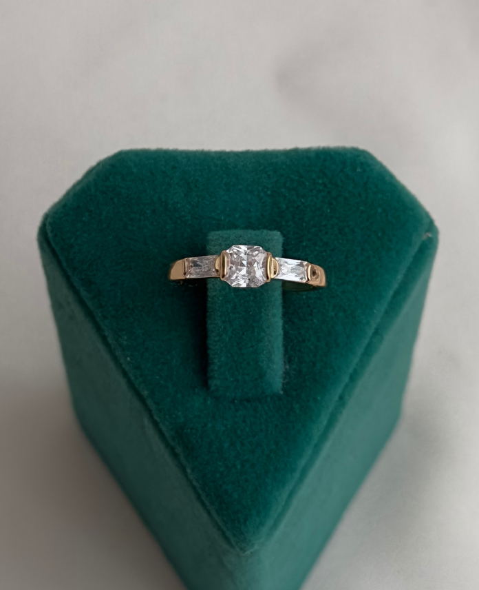 21-7.png xuping rose numaralı dikdörtgen kare tektaş yüzük - Görsel 1