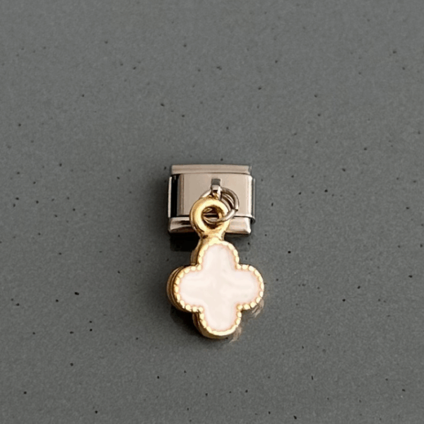 pirinç silver sallantılı yonca beyaz charm