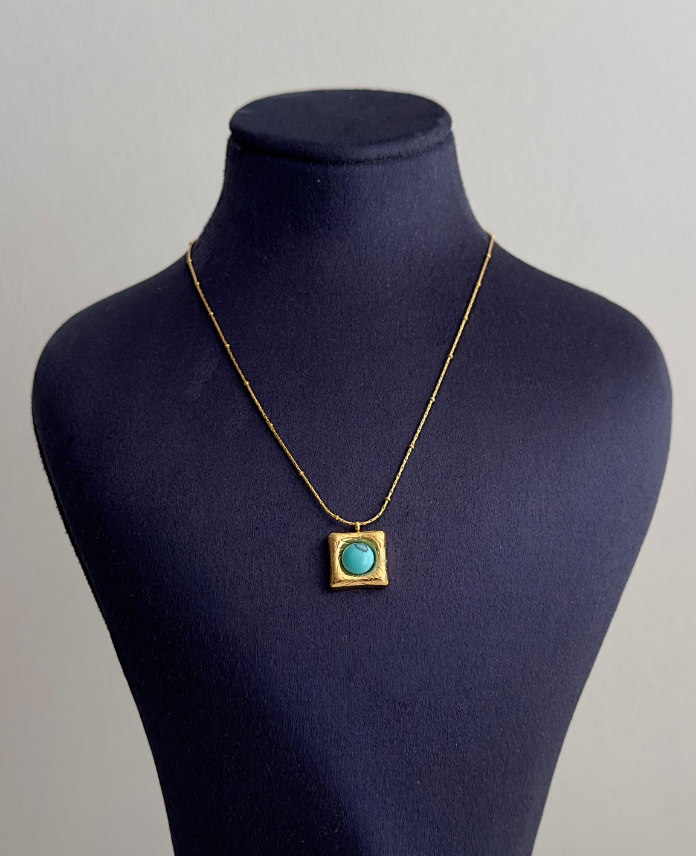 29.png çelik gold kare içi mavi taş 45cm kolye - Görsel 1