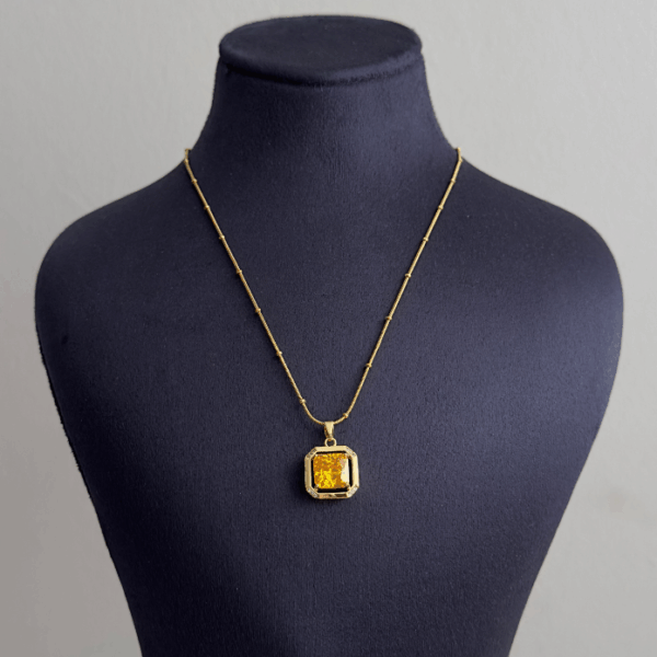 çelik gold kare sarı taşlı 45cm kolye