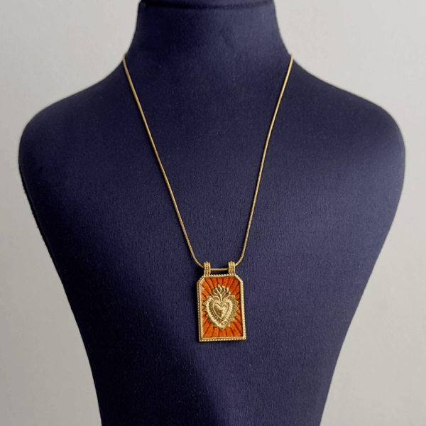 çelik gold dikdörtgen turuncu kalp 45cm kolye