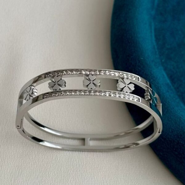 çelik silver yonca taşlı kelepçe