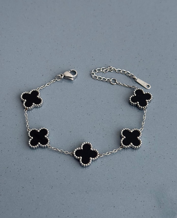 45-4.png çelik silver beş yonca siyah bileklik - Görsel 1