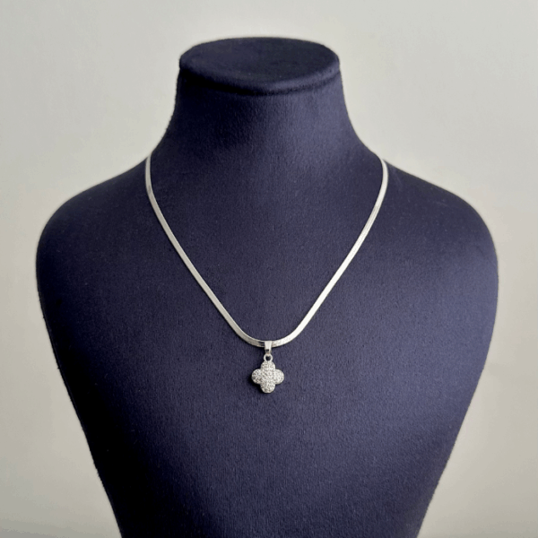 çelik silver italyan yonca taşlı 45cm kolye