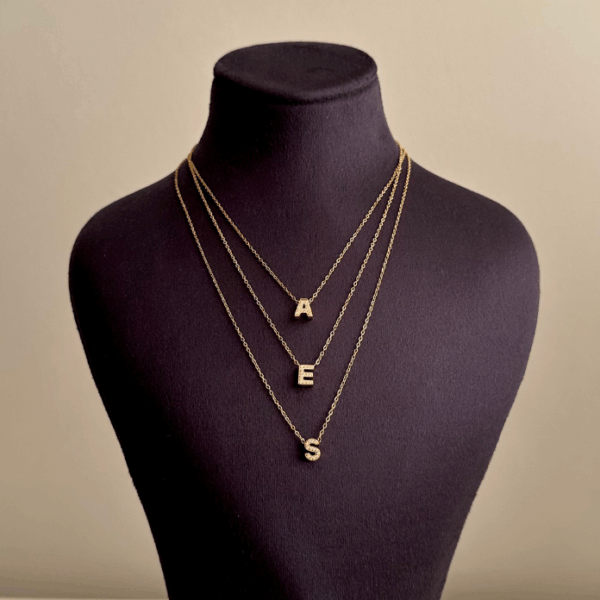 çelik gold taşlı küçük harf 45cm kolye