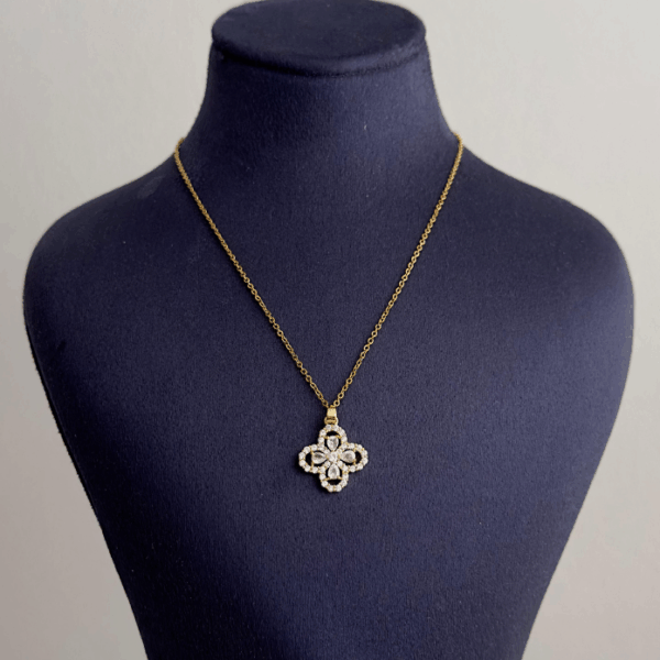 çelik gold yonca beyaz taş 45cm kolye