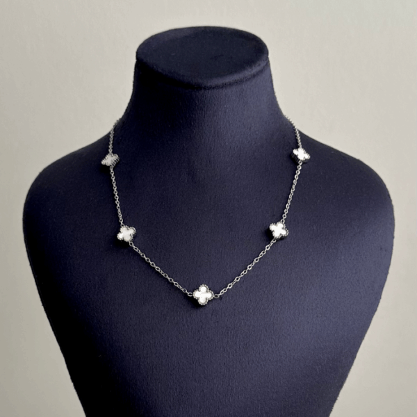 çelik silver beş küçük yonca beyaz 45cm kolye