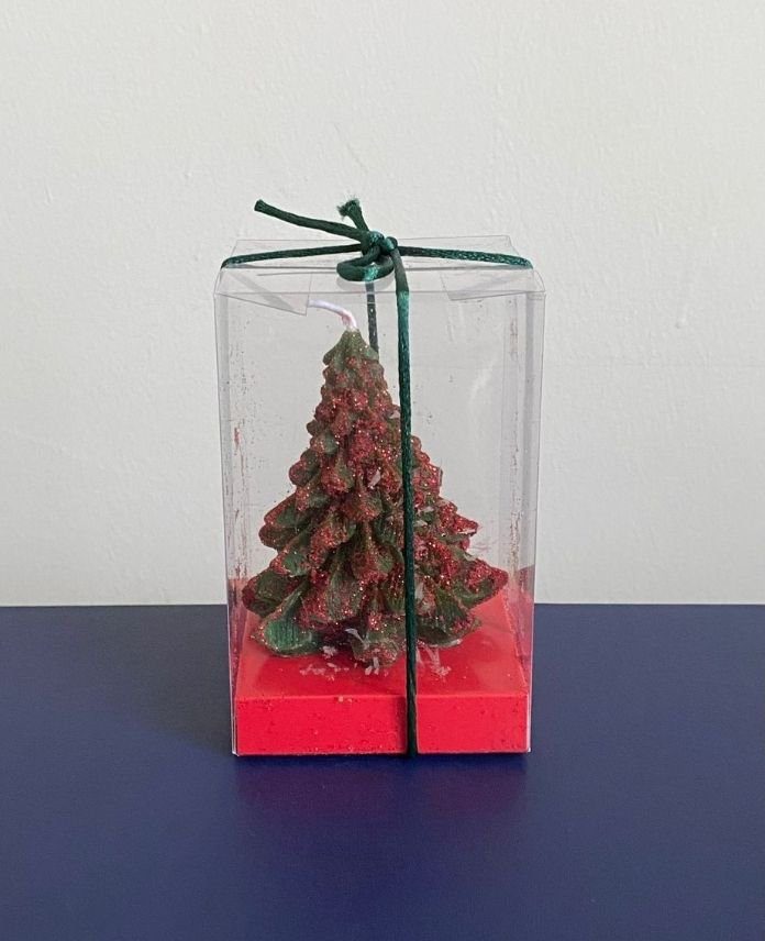 AKCAMAGACIMUMKIRMIZISIMLI-1.jpg Çam Ağacı Kırmızı Simli Mum - Görsel 1