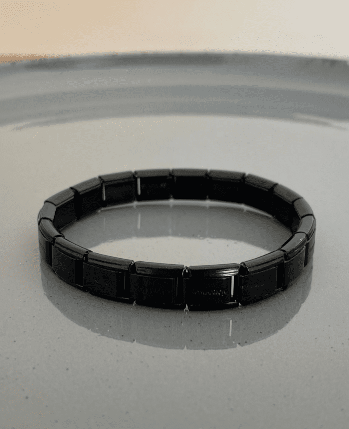 Adsiz-tasarim-12-1.png Çelik Nomi Yazılı Siyah Düz Bileklik - Görsel 1