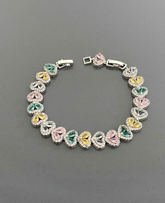 BBIKALPRENKLIS-1.jpg VIP Bijüteri Kalp Renkli Taş Bileklik - Görsel 1