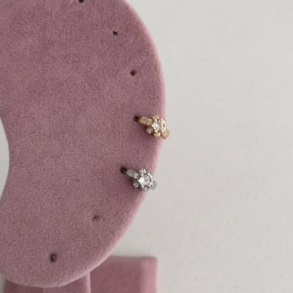 Çelik Ortası Taş Çiçek Helix Piercing