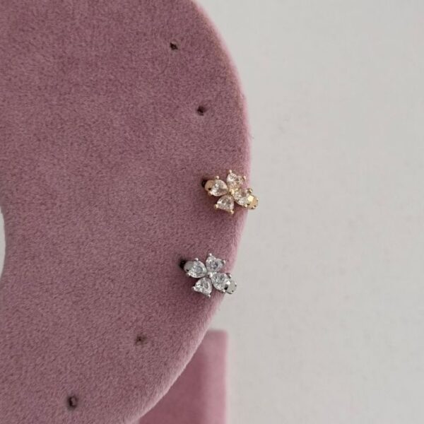 Çelik Yonca Taş Helix Piercing