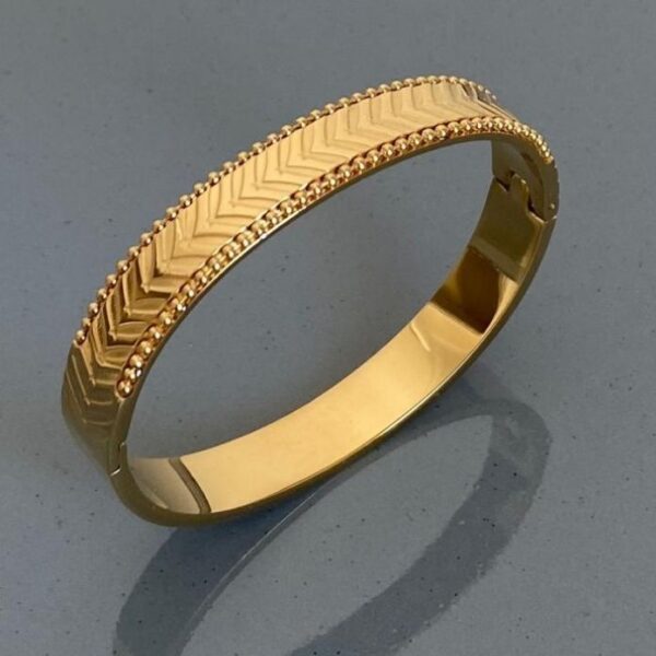 Çelik Üçgen Desenli Kelepçe