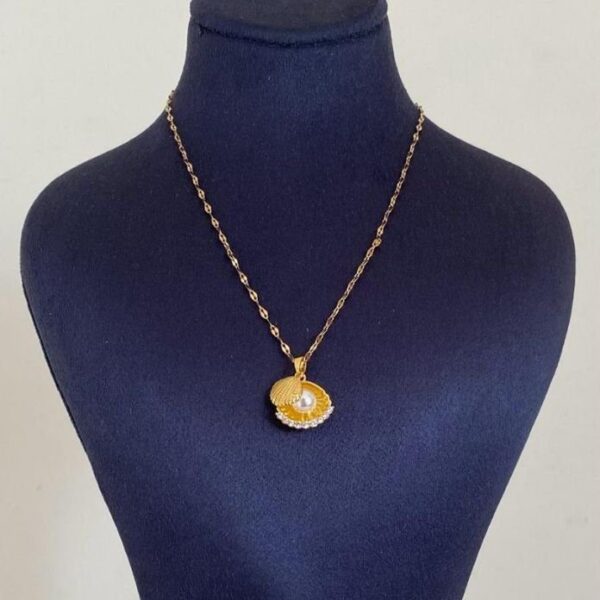 Çelik İstiridye İncili Taşlı Kolye