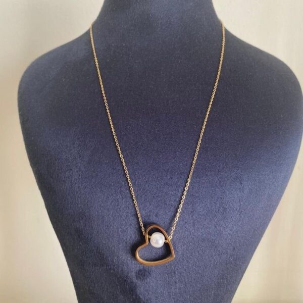 Çelik Kalp İçinde Kolye