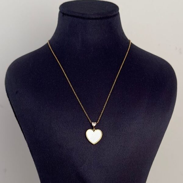 Çelik Kalp Üstü Taş Tamamı Sedef Kolye