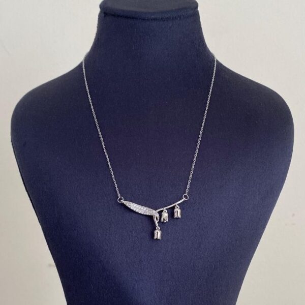 Çelik Kanat Ucu Gül Kolye