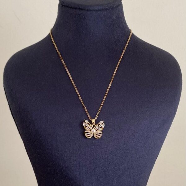 Çelik Kelebek Taşlı Kolye