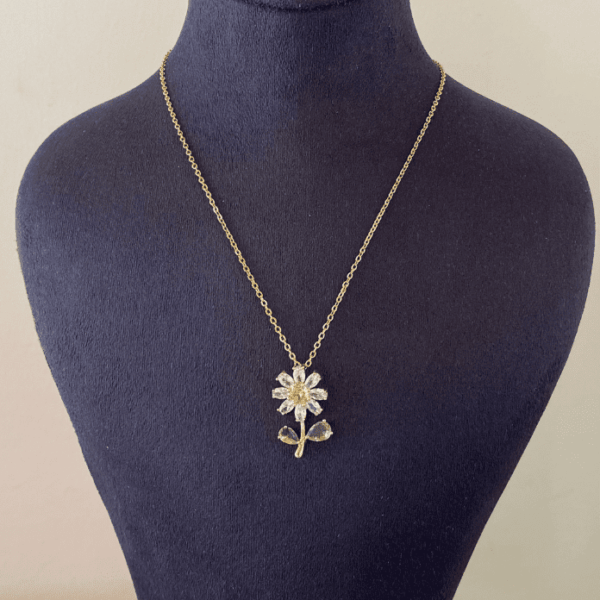 Çelik Papatya Yeşil Kolye