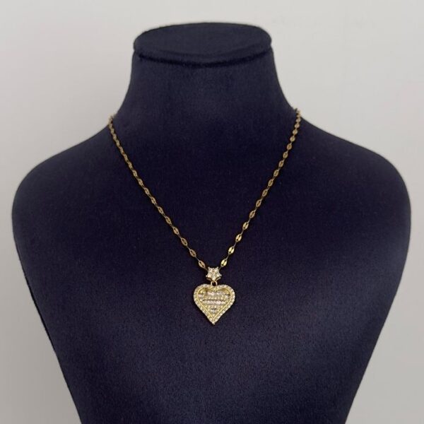 Çelik Kalp Beyaz Taş Kolye