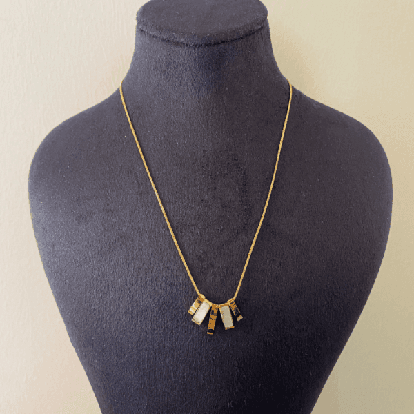 Çelik Saçaklı Sedefli Kolye