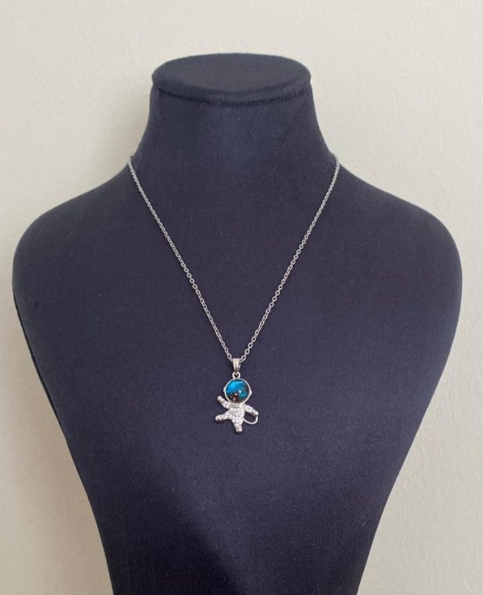 CKOTEKASTRONOTS-1.jpg Çelik Taşlı Astronot Kolye - Görsel 1