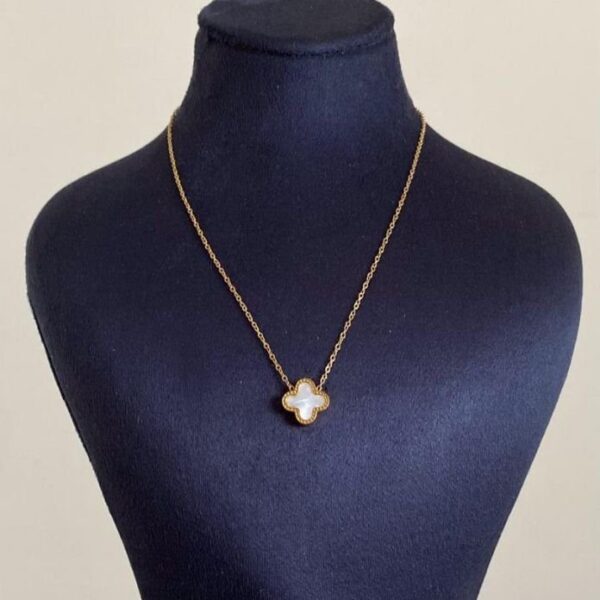 Çelik Tek Yonca Beyaz Kolye