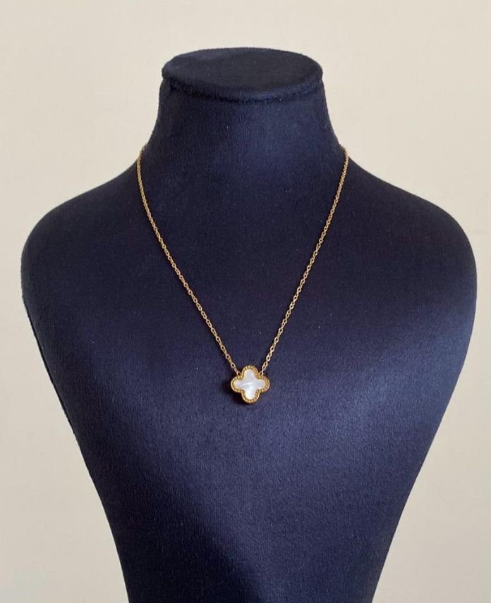 CKOTEKYONCABEYAZG-1.jpg Çelik Tek Yonca Beyaz Kolye - Görsel 1