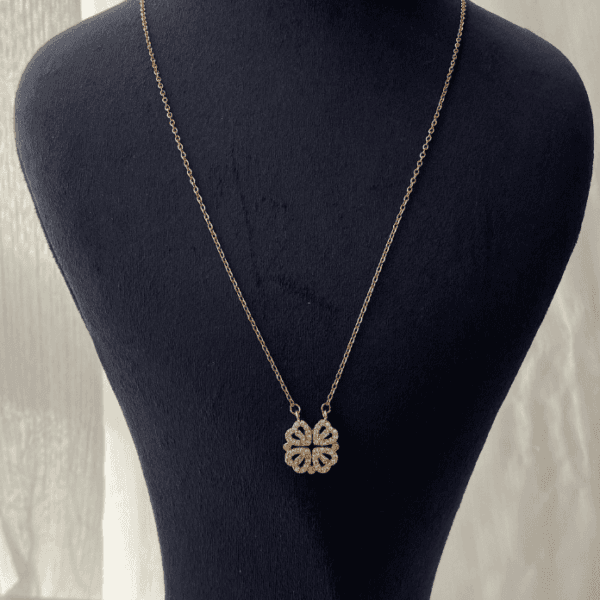 Çelik Yonca Mıknatıslı Kolye