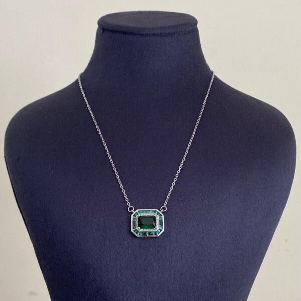 Çelik Dikdörtgen Yeşil Taş Kolye