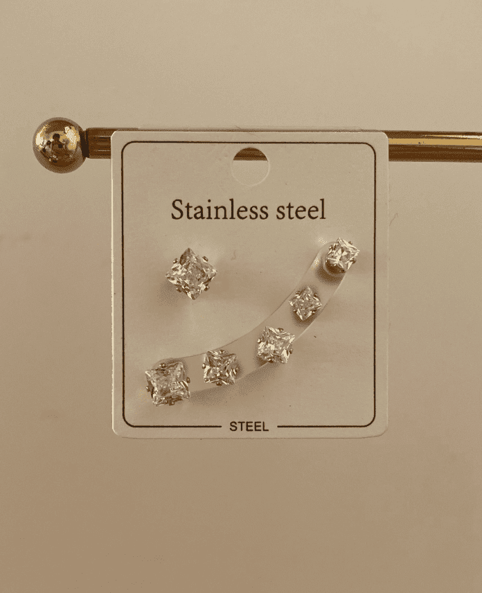 CKU6LIKARETASLIG.png Çelik 6lı Kare Taşlı Küpe - Görsel 1