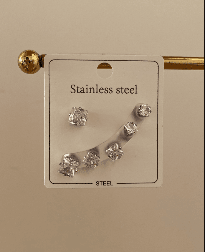 CKU6LIKARETASLIS.png Çelik 6lı Kare Taşlı Küpe - Görsel 1