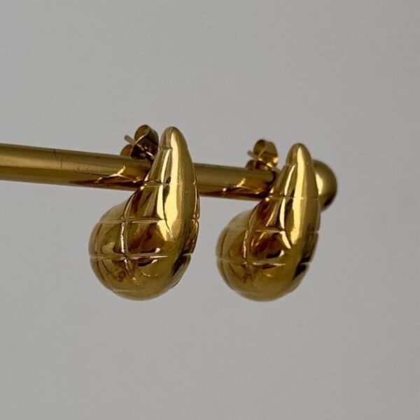 Çelik Damla Baklava Desenli Küpe