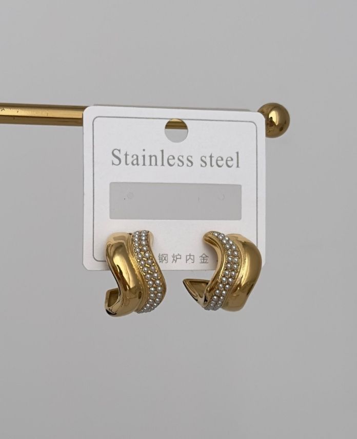 CKUHALKADALGAYARISIINCILIG-1.jpg Çelik Halka Dalga Yarısı İncili Küpe - Görsel 1