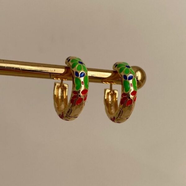 Çelik Halka Desenli Yeşil Kırmızı Küpe