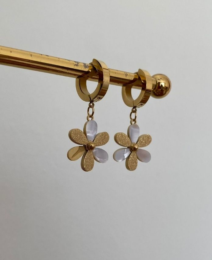 CKUSIMLISEDEFLICICEKG-1.jpg Çelik Simli Sedefli Çiçek Küpe - Görsel 1