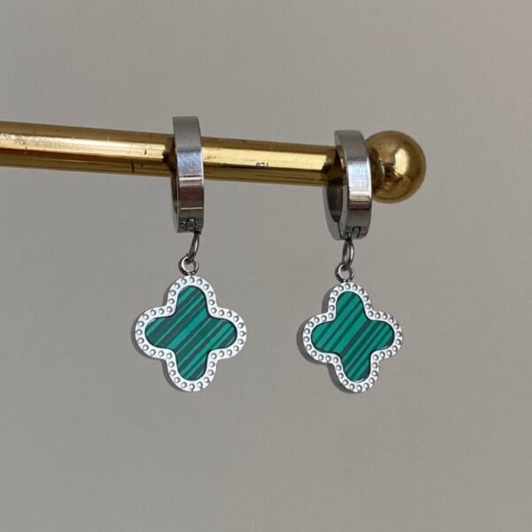 Çelik Yonca Yeşil Küpe