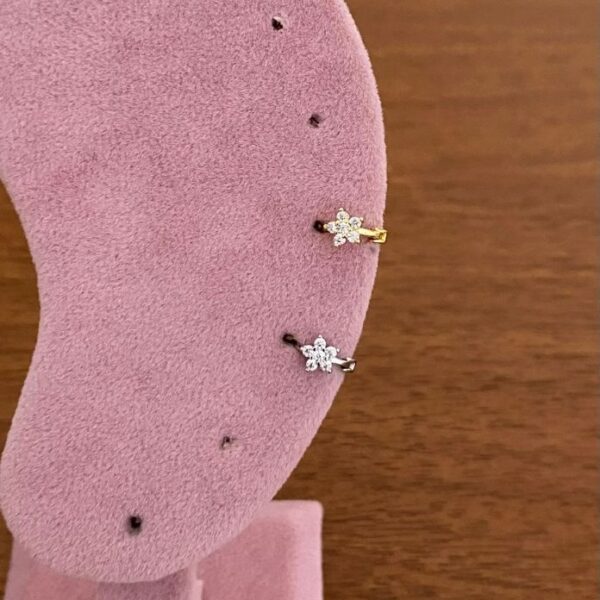 Pirinç Helix Küçük Taşlı Çiçek Piercing
