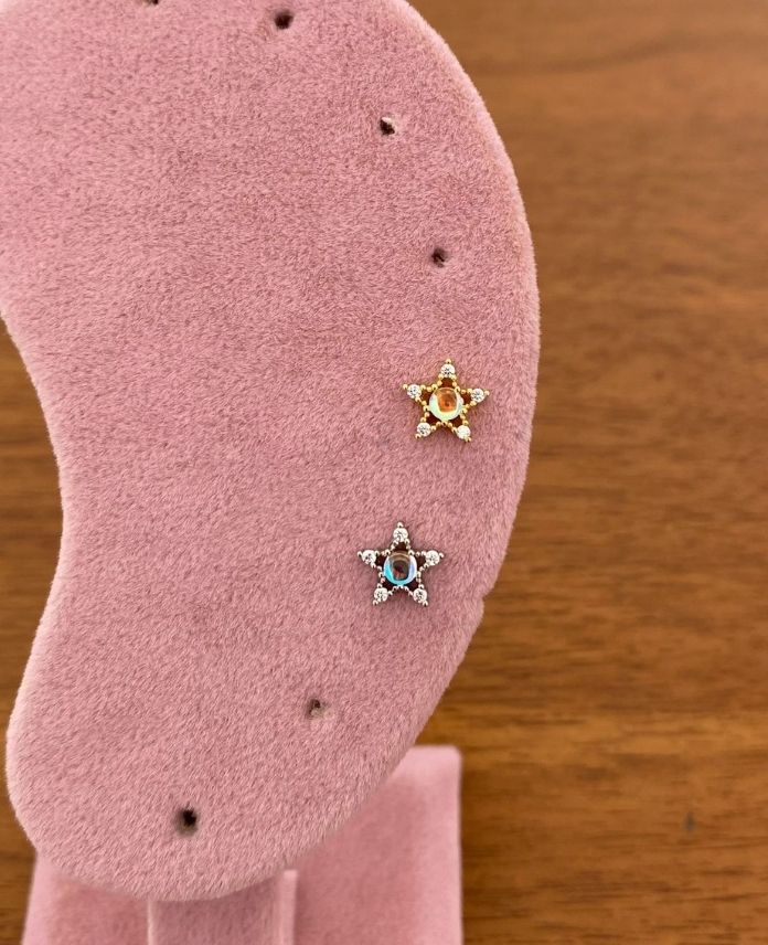 CPIKUCUKTASLIYILDIZ-1-1-1.jpg Çelik Tragus Küçük Taşlı Yıldız Piercing - Görsel 1