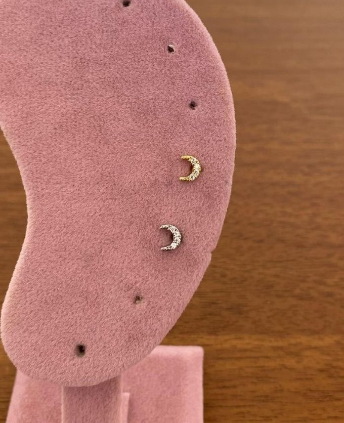 CPITASLIHILAL-1-1-1.jpg Çelik Tragus Taşlı Hilal Piercing - Görsel 1