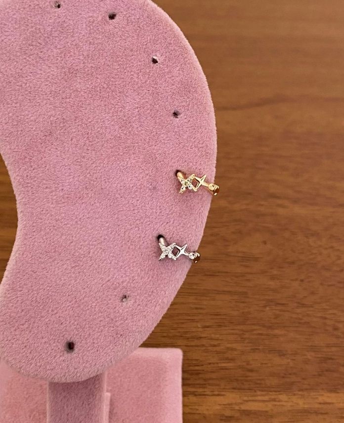 CPITASLITASSIZYILDIZ-1-1.jpg Pirinç Helix 2 Yıldızlı Piercing - Görsel 1